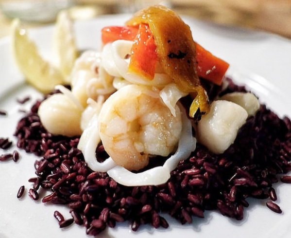 The high level of antioxidants in black rice helps to support liver function.