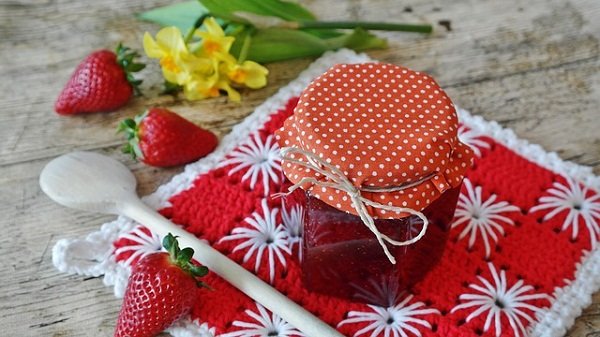 Healthy Chia Seed Recipe: Chia Seed Strawberry Jam